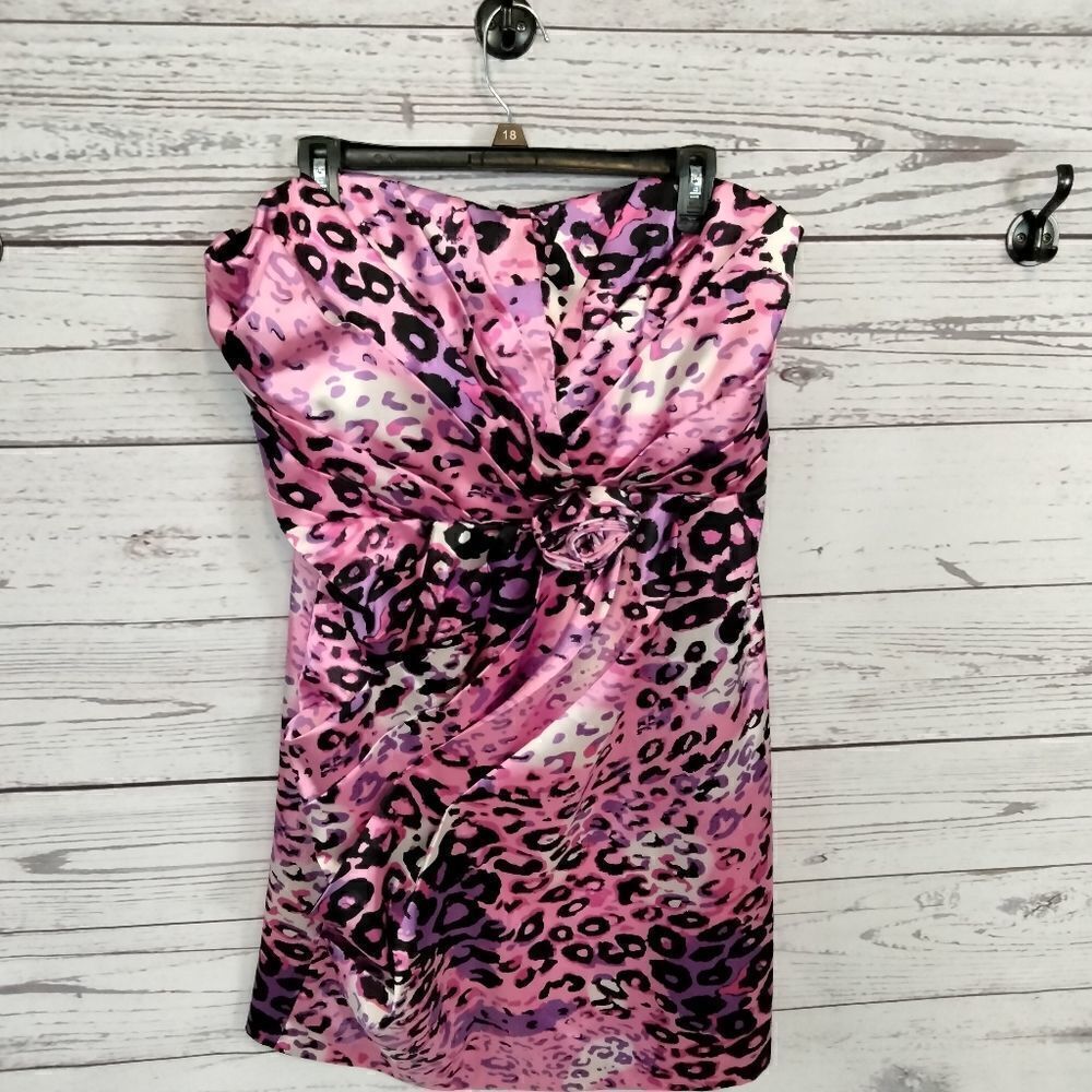 Pre-owned. "Snap" woman's strapless dress